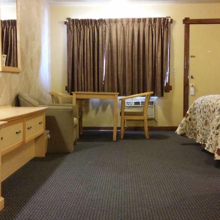 Budget Host Longhorn Motel Byers 外观 照片